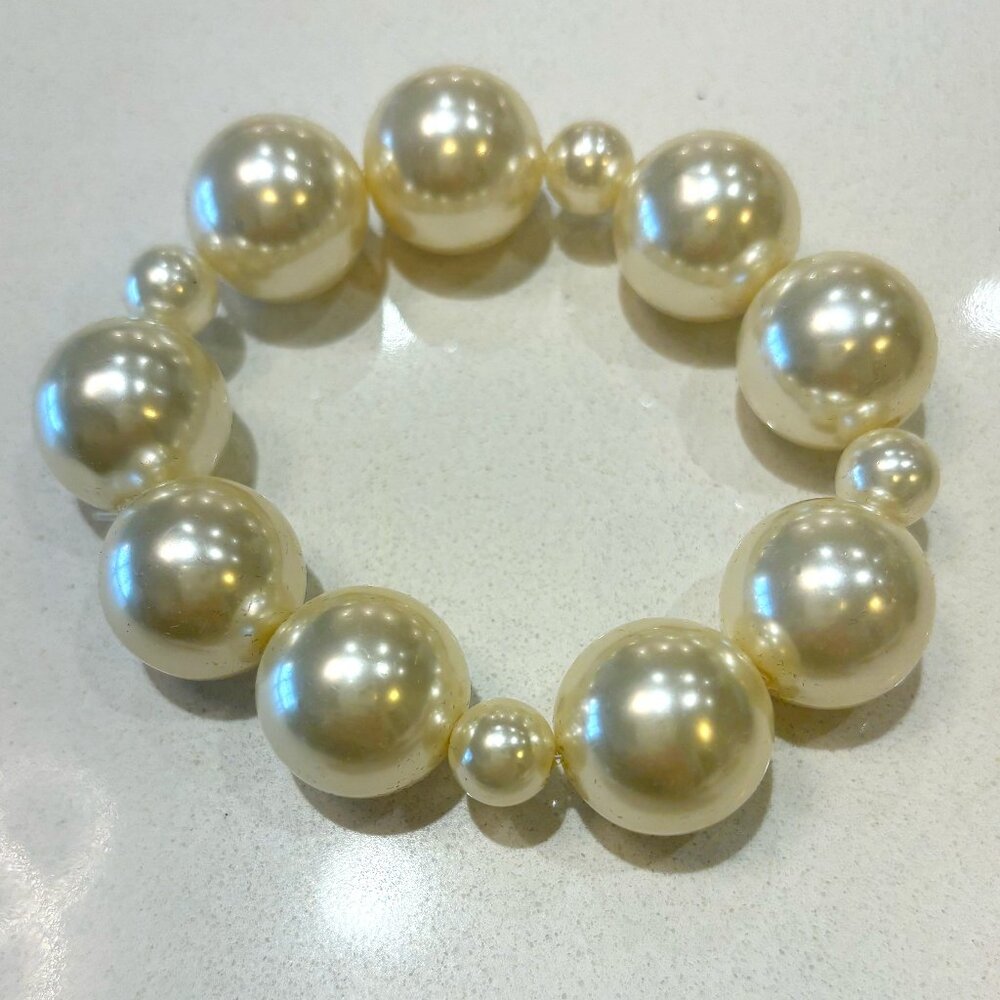 pearl bracelet